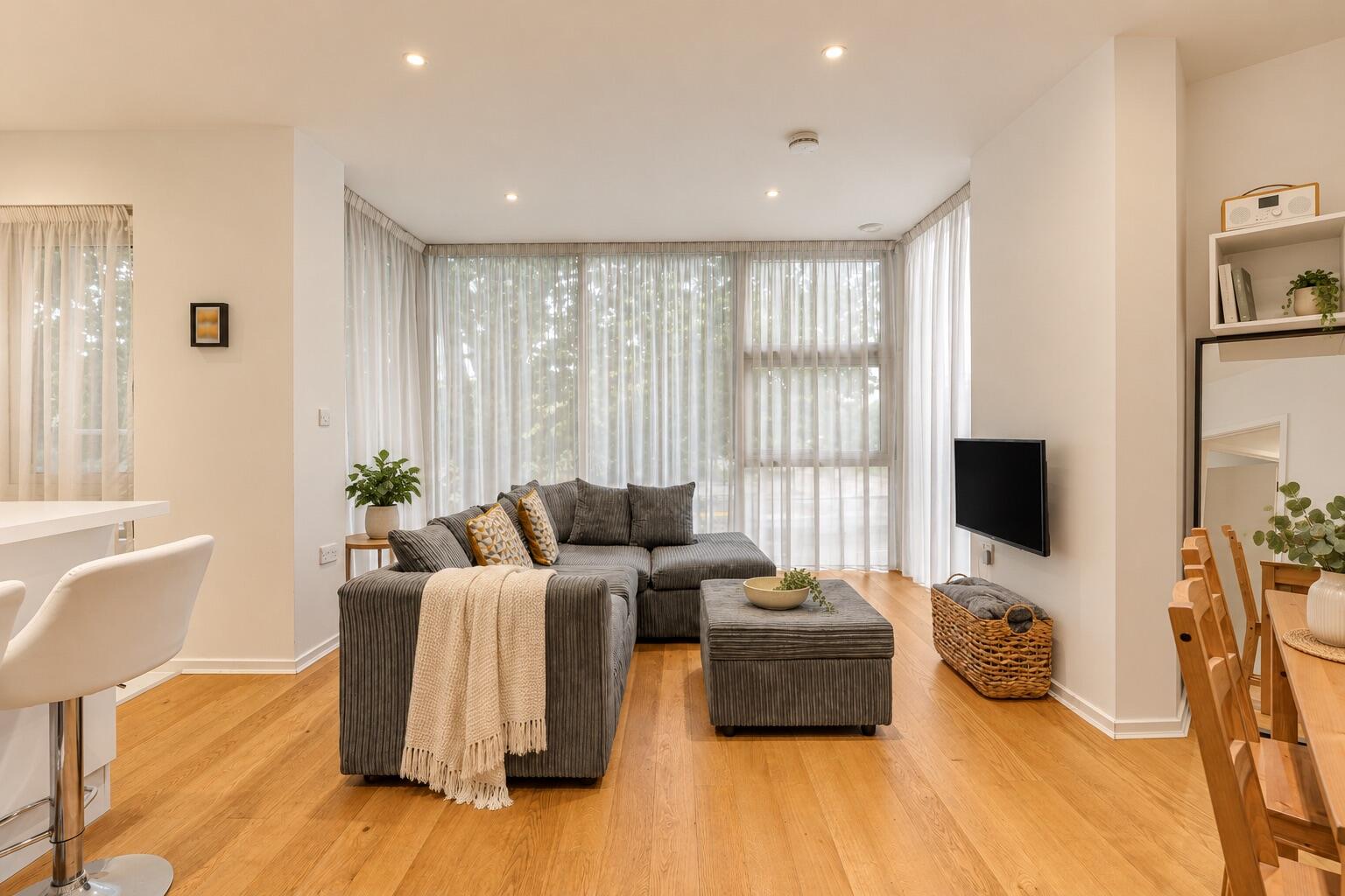2 bed property in Battersea Reach, London